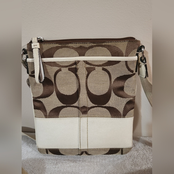 COACH Signature Shoulder Bag Pochette Crossbody Beige SilverHardware canvas EUC. - Picture 2 of 7